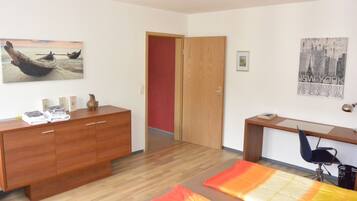 Apartment | Living area | Flat-screen TV, fireplace