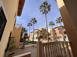 Terrace/patio - Ground floor apt 2bed/ 2bath. work from home ready.11min to beach. 3min to shops (Los Alcazares)