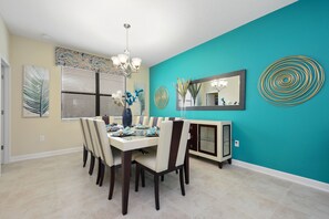 Family dining - Holiday Villa w Pool & Spa Orlando (Davenport)