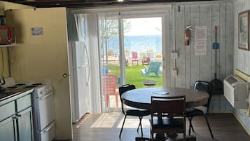 Superior Studio, 1 King Bed, Non Smoking, Lake View