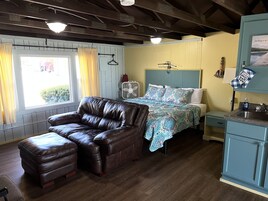 Superior Studio, 1 King Bed, Non Smoking, Lake View | Living area | Flat-screen TV