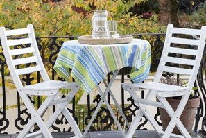 تناول الطعام بالخارج