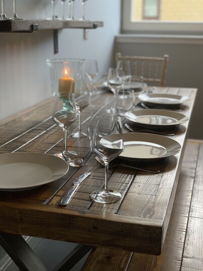 Stylish apartment - Spotlessly clean, Central location, Free parking, Free WIFI
