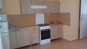 Refrigerador, microondas, horno, cafetera/tetera