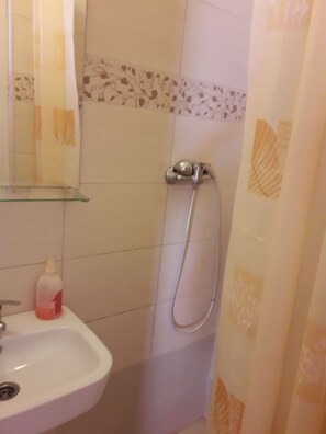 Shower - Studio apartment for 2-4 persons (Balatonlelle)