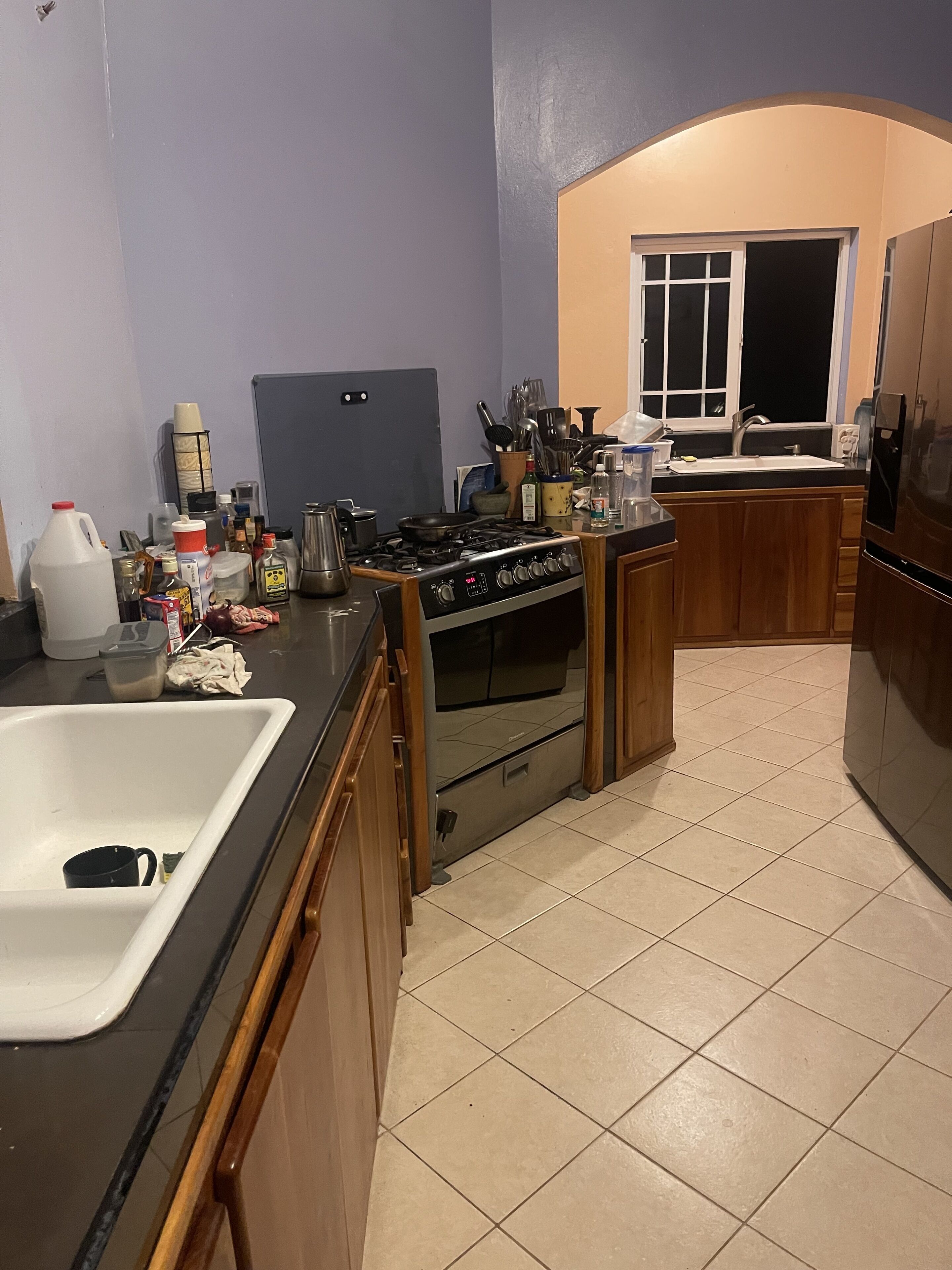 冷蔵庫、  ミキサー、調理器具と食器、冷凍庫