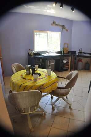 Daily cooked-to-order breakfast for a fee - Jah Freedom Inn Negril (Negril)