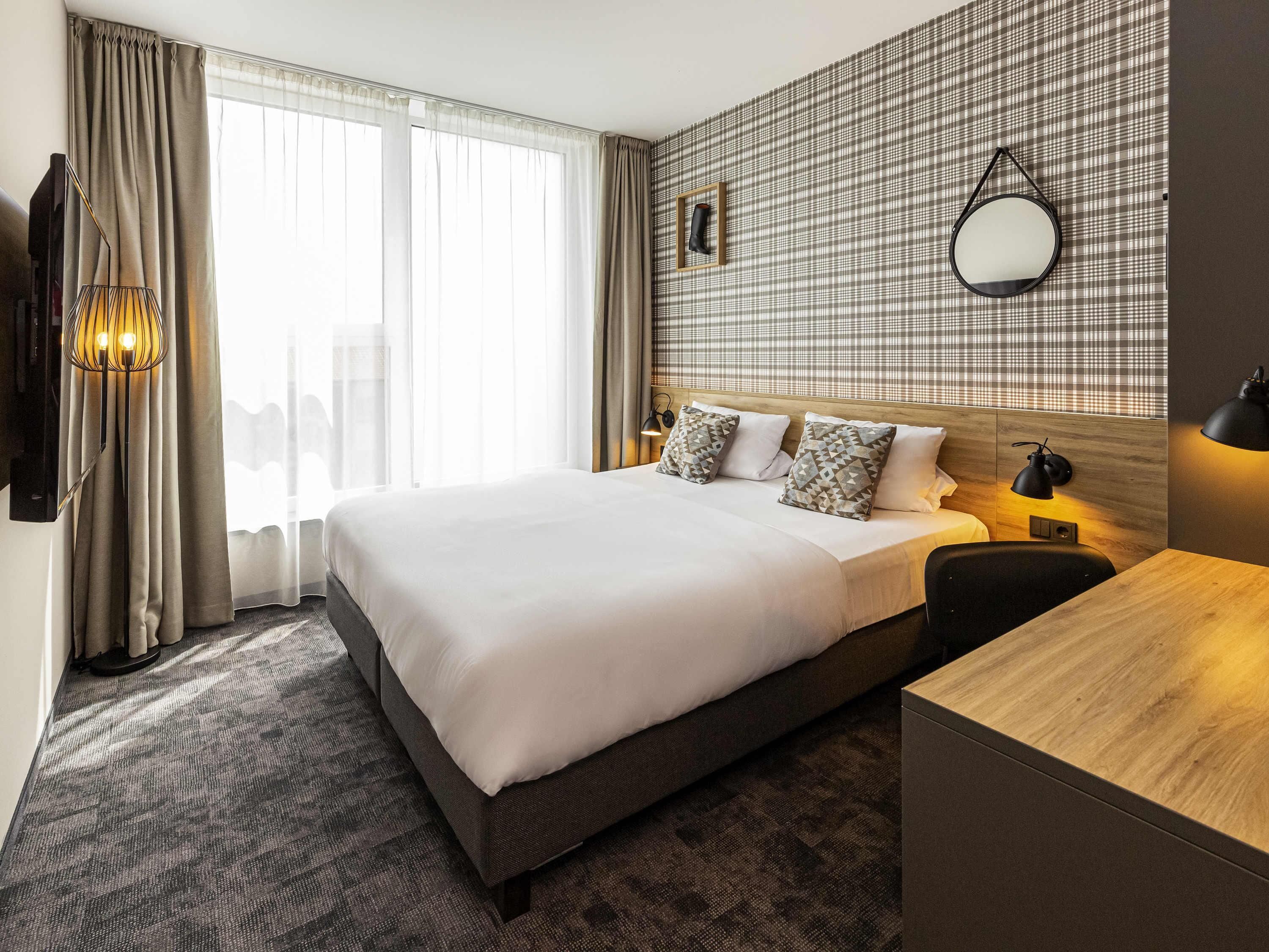 Standard Double Room, 1 Double Bed | Hypo-allergenic bedding, in-room safe, desk, blackout drapes