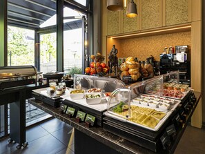 Morgenmadsbuffet hver dag (15 EUR pr. person)