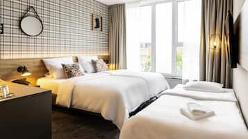 Family Double Room, 1 Double Bed with Sofa bed | Hypo-allergenic bedding, in-room safe, desk, blackout drapes