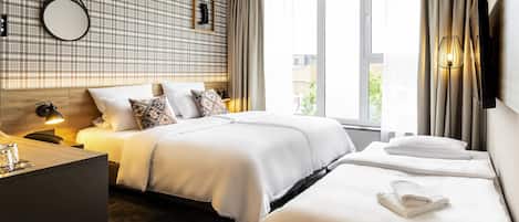 Family Double Room, 1 Double Bed with Sofa bed | Hypo-allergenic bedding, in-room safe, desk, blackout drapes