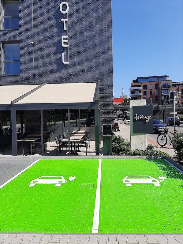 Self parking (EUR 6 per day)