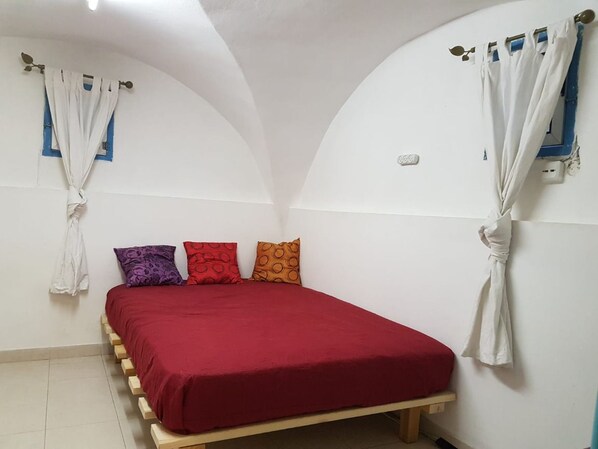 Huoneisto | Yksilöllisesti sisustettu, yksilöllisesti kalustettu, työpöytä