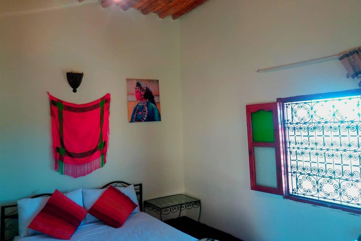 Free cots/infant beds, free WiFi, bed sheets