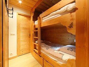 1 chambre, lit parapluie, Wi-Fi gratuit, draps fournis