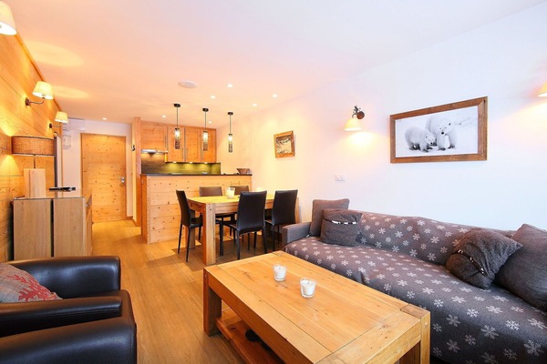 Zimmer, Eigentum, Möbel, Interior Design, Gebäude, Wohnzimmer, Tabelle, Grundeigentum, Haus, Fussboden