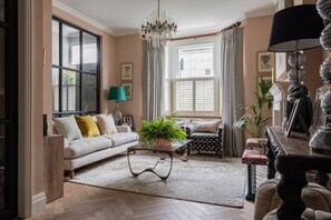 TV, fireplace - Rigault Road by onefinestay (London)