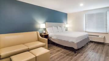 Escritorio y espacio para trabajar con laptop