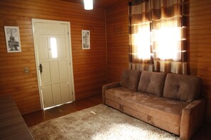 Apartamento, várias camas, para não fumantes | Sala de estar | TV