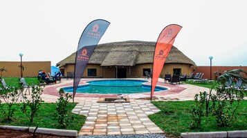 2 piscinas al aire libre