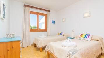 2 slaapkamers, een strijkplank/strijkijzer, gratis wifi, beddengoed