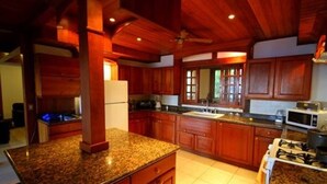 Villa, 5 habitaciones, vistas al mar | Cocina privada