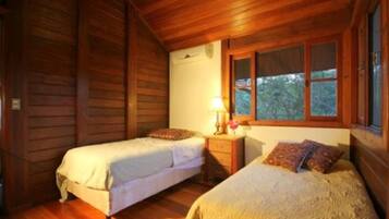 5 bedrooms, free WiFi, bed sheets