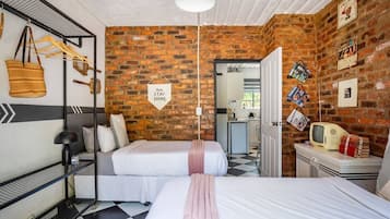 2 bedrooms, iron/ironing board, internet, bed sheets