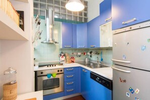 Kühlschrank, Ofen, Herdplatte, Geschirrspüler