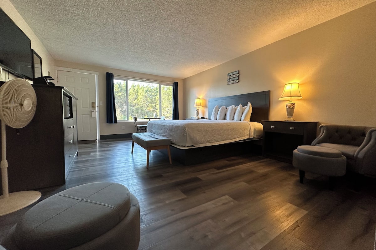 king studio | 1 bedroom, blackout curtains, free wifi, bed sheets