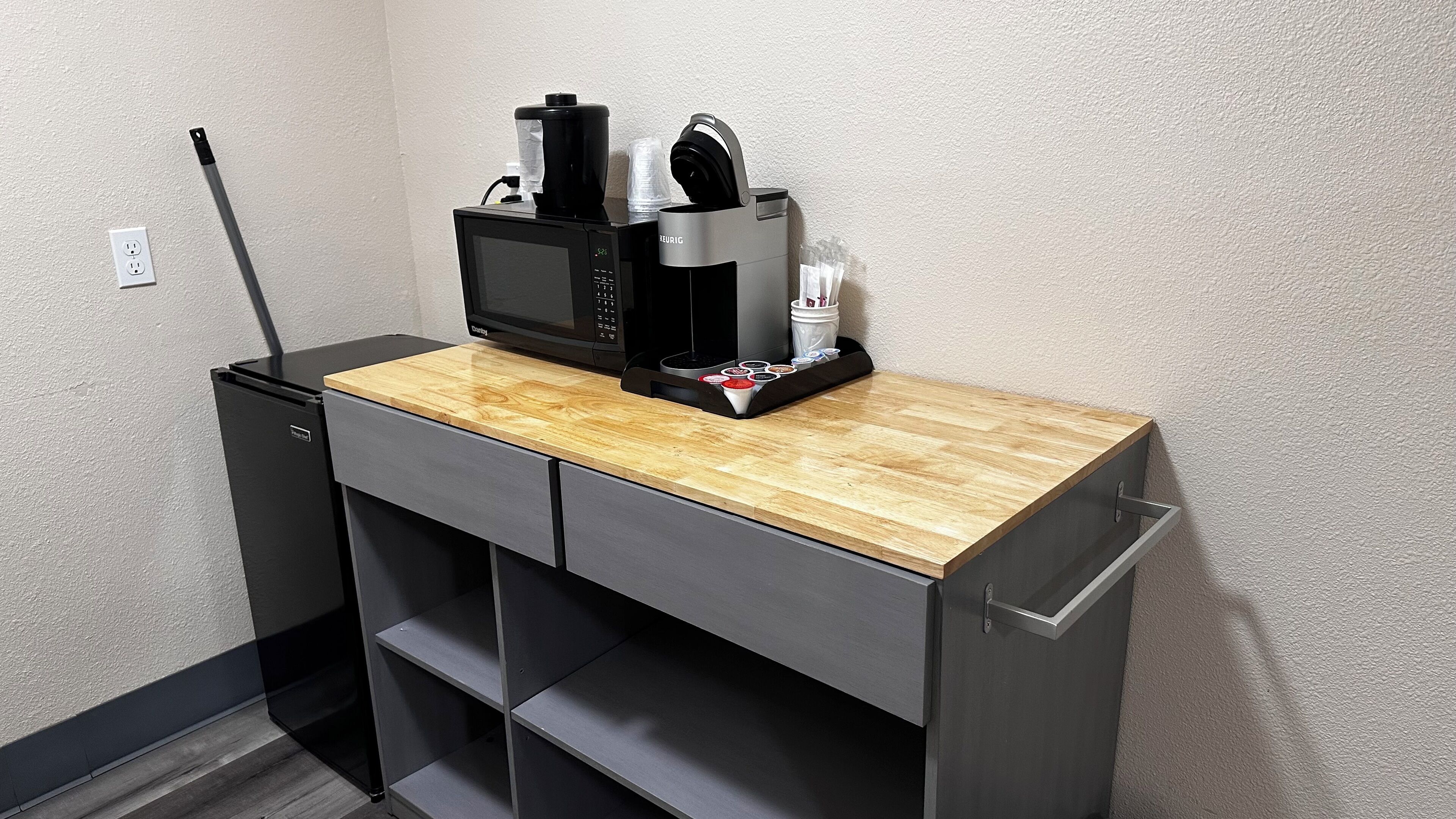 double queen studio ada | mini fridge