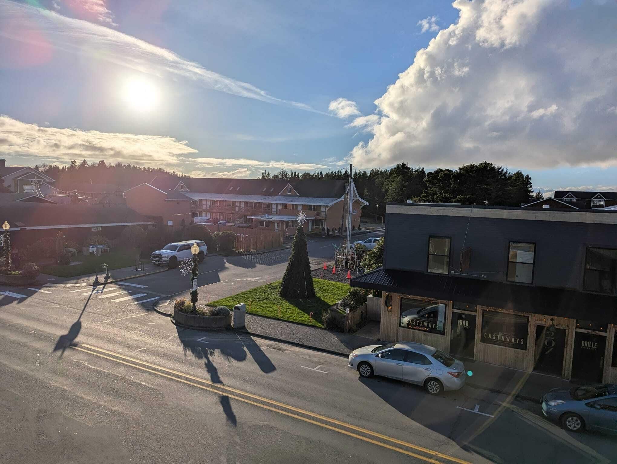 A street view with a restaurant named 'CASTAWAYS' and a building with a sign 'BAR'.