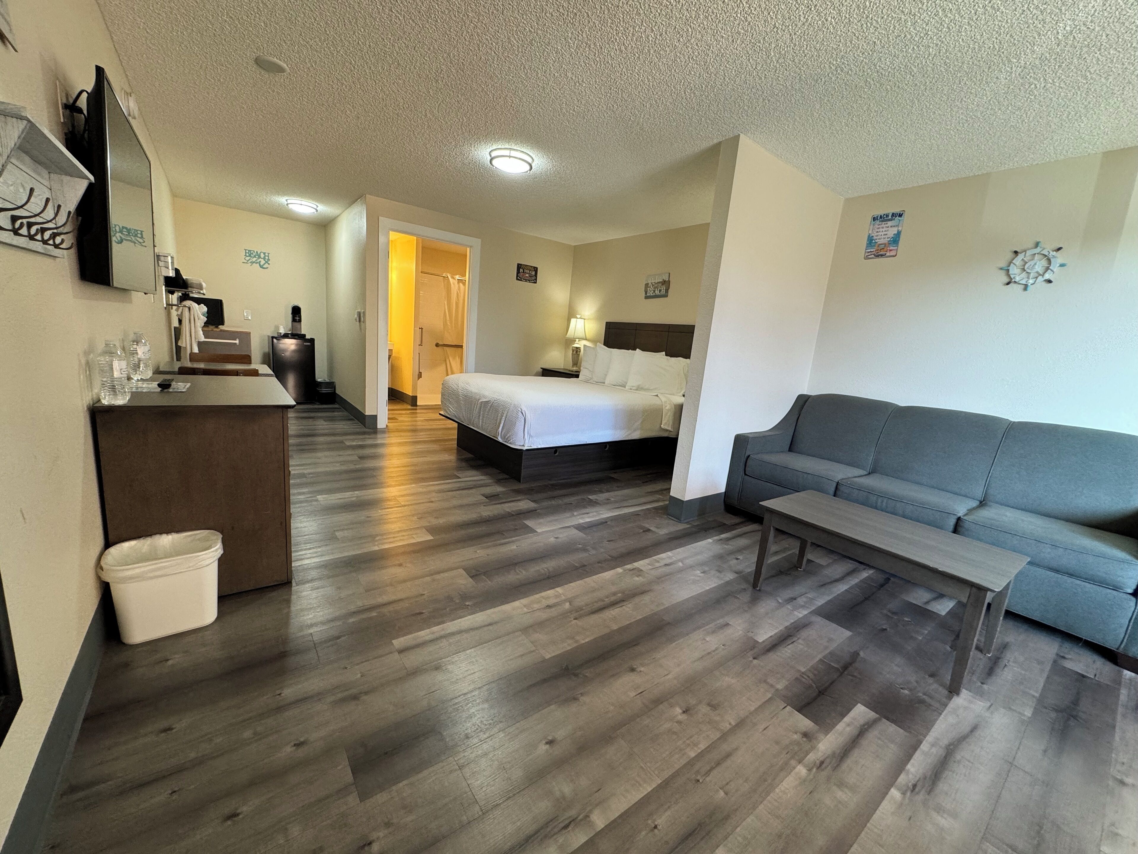 ADA Queen Studio w/Queen Sofa Sleeper (No Pets) | Blackout drapes, free WiFi, bed sheets