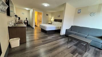 ADA Queen Studio w/Queen Sofa Sleeper (No Pets) | 1 bedroom, blackout drapes, free WiFi, bed sheets