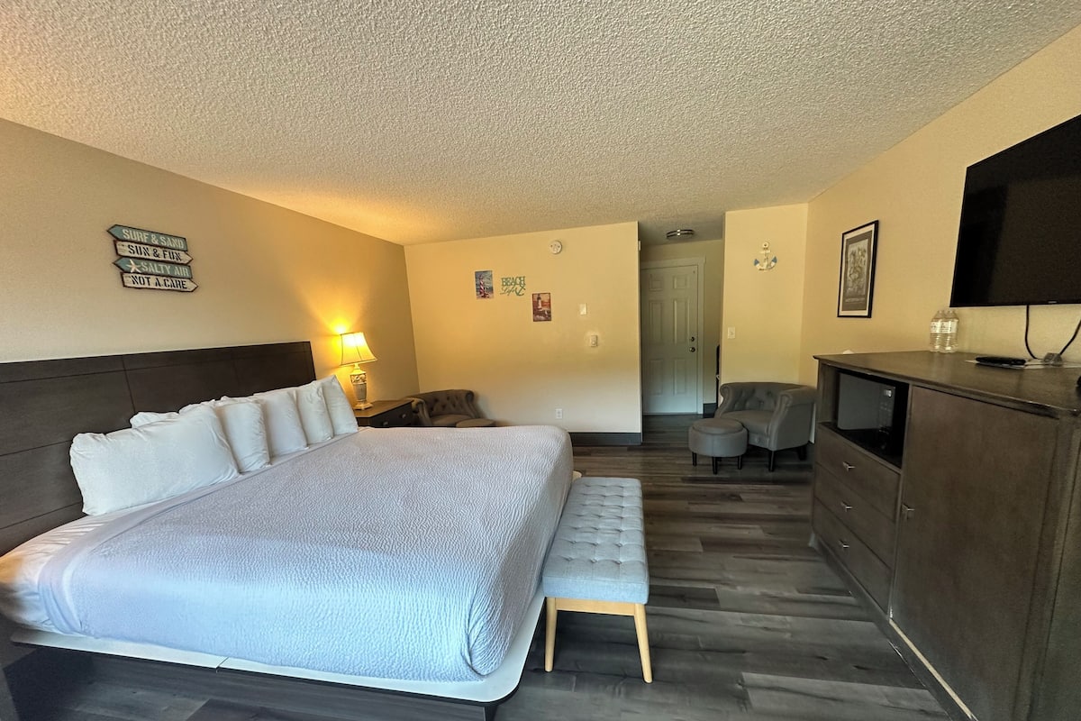 King Studio | 1 bedroom, blackout drapes, free WiFi, bed sheets