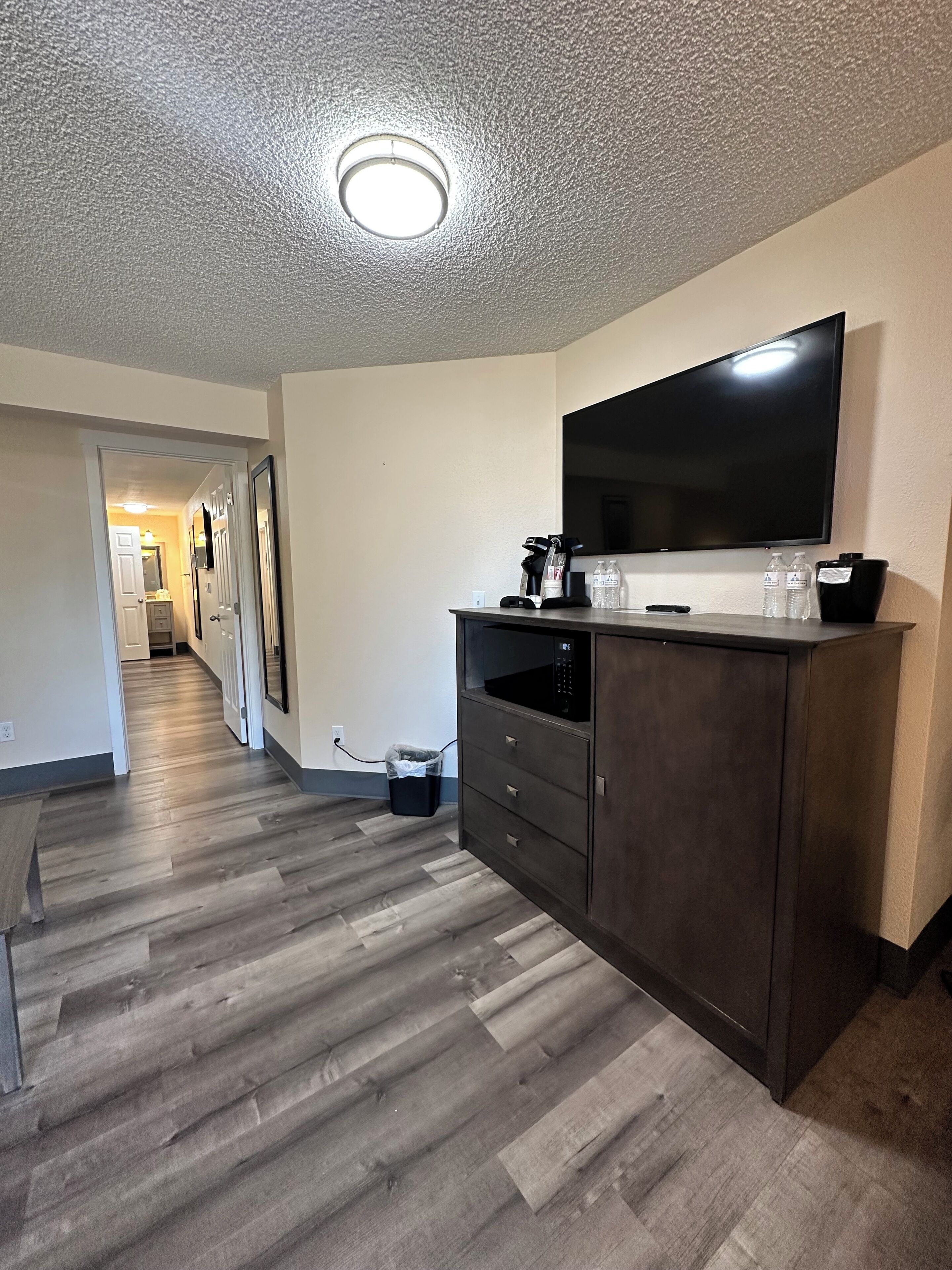 one bedroom queen suite | 1 bedroom, blackout curtains, free wifi, bed sheets