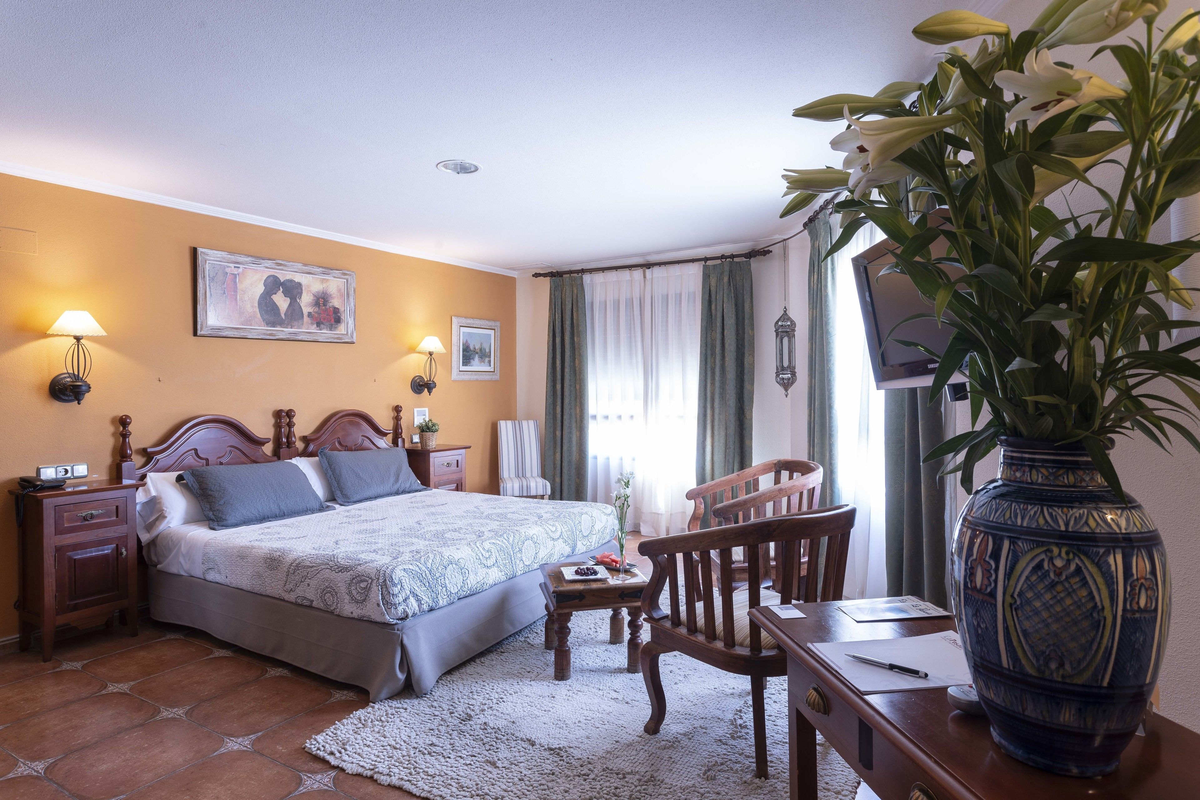 Doppelzimmer, 1 Queen-Bett | Hochwertige Bettwaren, Daunenbettdecken, individuell eingerichtet