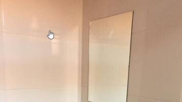 Apartment, 2 Bedrooms, Non Smoking | Bathroom | Shower, towels