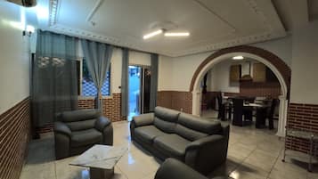 Téléviseur à écran plat de 32 po avec télévision par câble, téléviseur