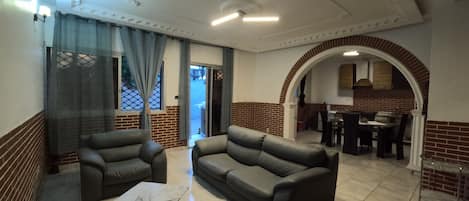 Télévision à écran plat de 32 pouces avec chaßnes par cùble, télévision