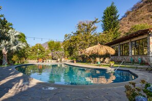 Outdoor pool - Socialtel Atitlan (Panajachel)