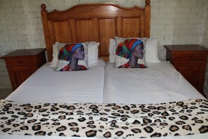 Basic Cottage, 2 Single Beds | 1 bedroom, premium bedding, desk, iron/ironing board - Roundhouse Marloth (Nkomazi)