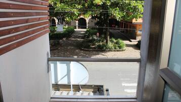 Chambre Double, non-fumeurs, balcon | Rideaux occultants, Wi-Fi gratuit, draps fournis