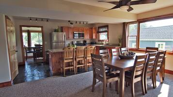 Main House Family Cottage | Private kitchen | Oven, cookware/dishes/utensils