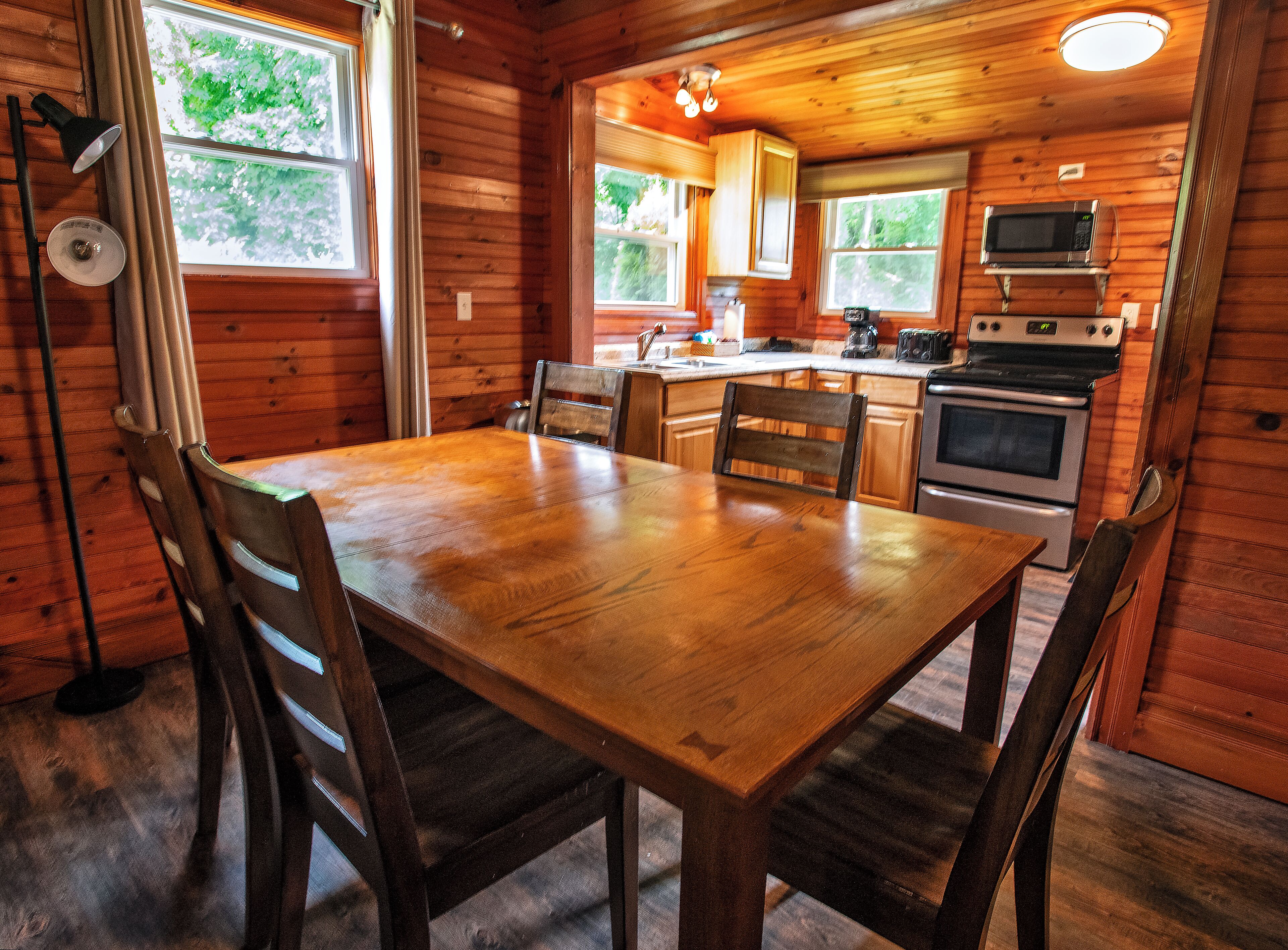 Corner Cottage | In-room dining