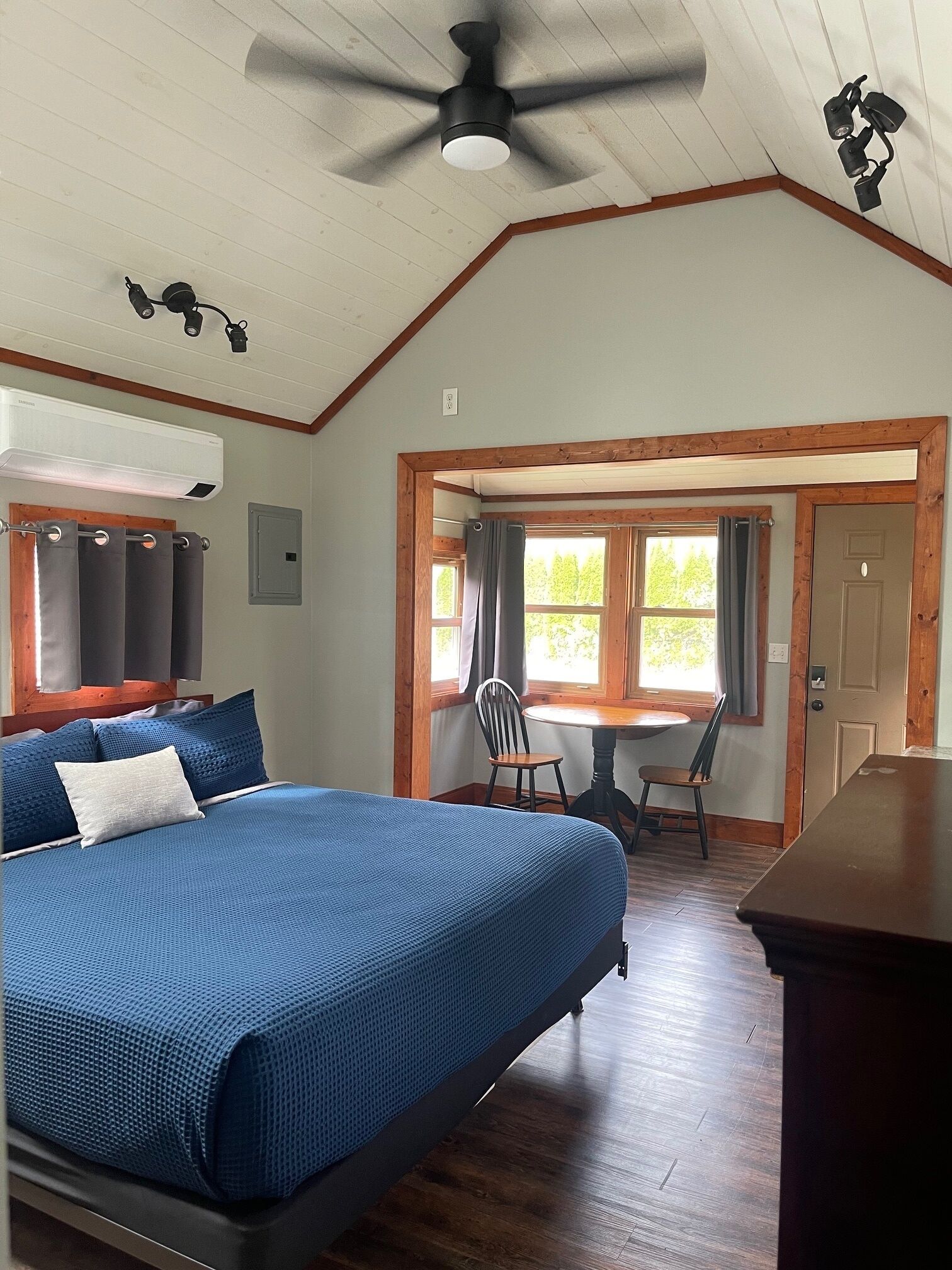 Studio Cottage  | 3 bedrooms, premium bedding, Select Comfort beds, individually decorated