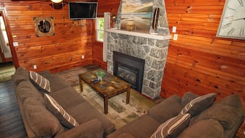 Corner Cottage | Living area | Flat-screen TV