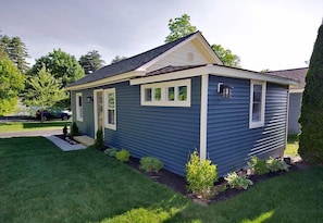 Beatty Cottage | Living area | Flat-screen TV - Beach Cottages at Lake George (Lake George)