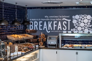 Morgenmadsbuffet hver dag (17.9 EUR pr. person)