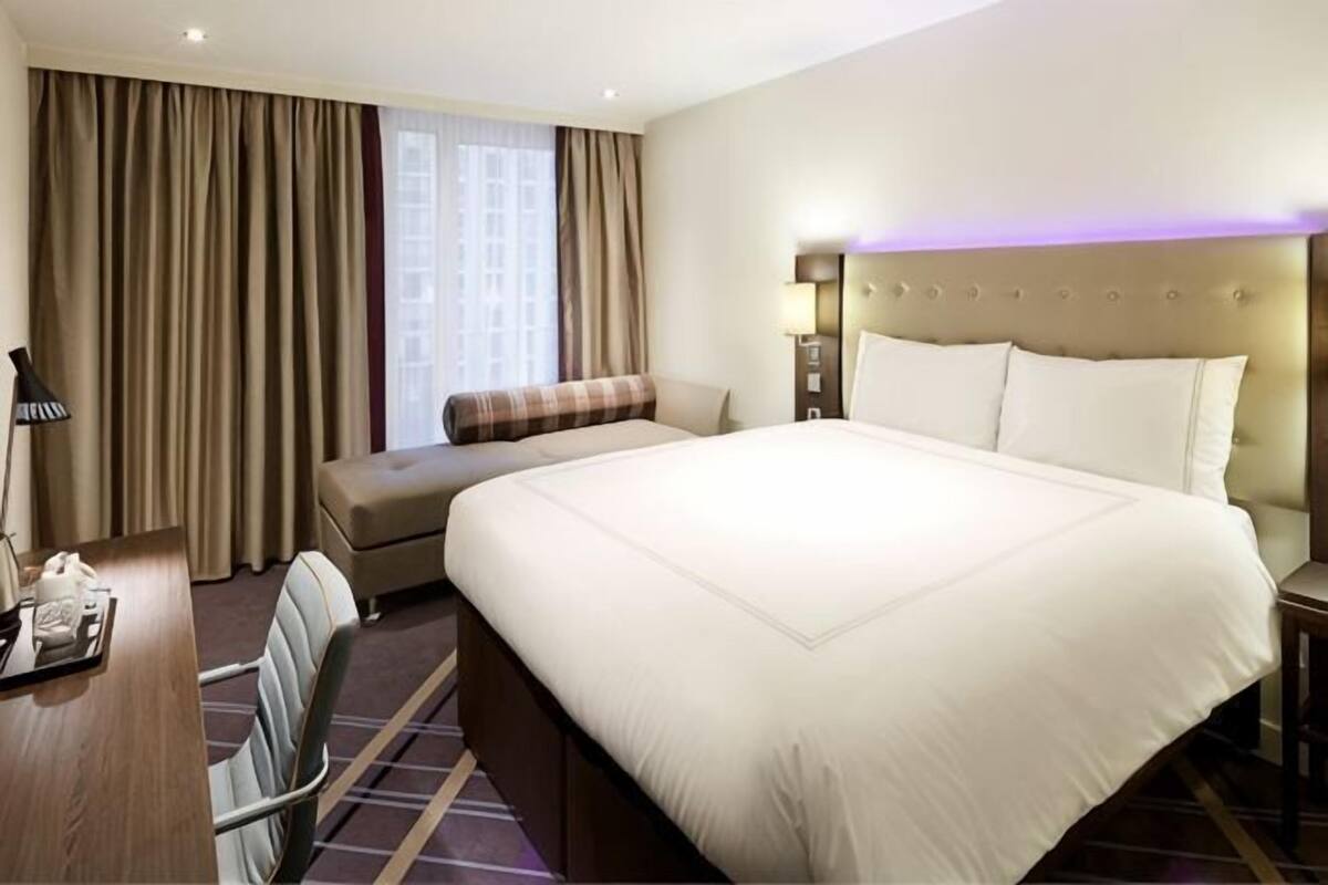 Soundproofing, WiFi (free), bed sheets